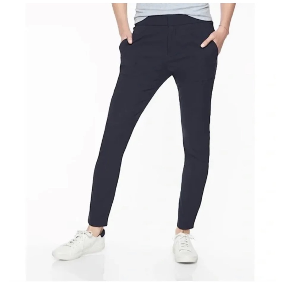 Athleta Wander Stash Skinny Pants Size 2P Slim Leg Pockets Black 353676